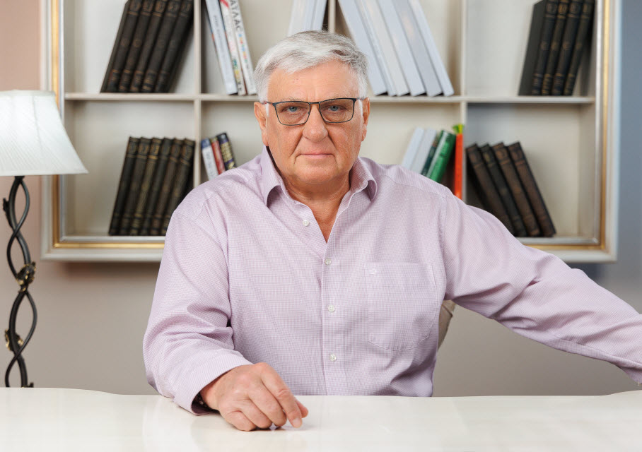 Профессор, доктор медицинских наук Евгений Блюм — основатель системы биомеханической реабилитации.